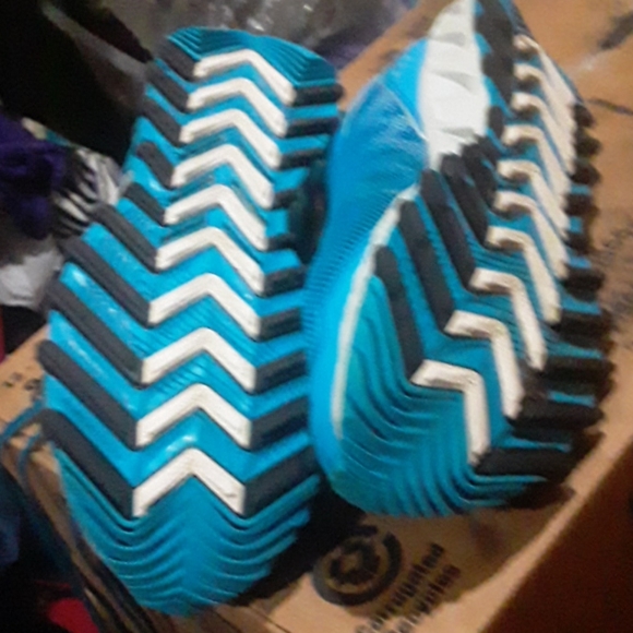 Turquoise Nikes - Picture 4 of 7